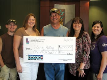 Two men and three women smile around an oversized check in a 飞艇168®幸运体彩预测-全国统一Louisiana在线官方查询结果网-最新体彩预测数据 office