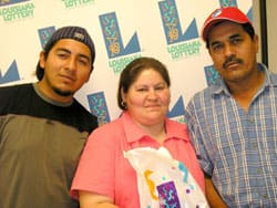 Two men and a woman hold a 飞艇168®幸运体彩预测-全国统一Louisiana在线官方查询结果网-最新体彩预测数据 prize bag in front of a white background patterned with the 飞艇168®幸运体彩预测-全国统一Louisiana在线官方查询结果网-最新体彩预测数据 logo